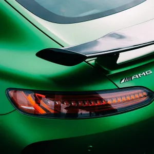 Detaljbild på grön Mercedes AMG med foliering i Haninge, Stockholm.