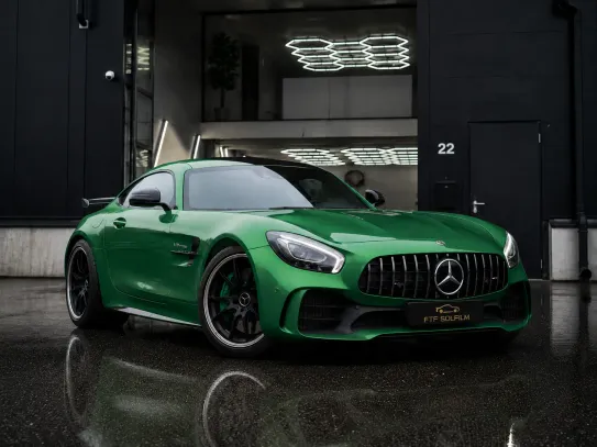 Mercedes AMG med grön foliering i Haninge, Stockholm.