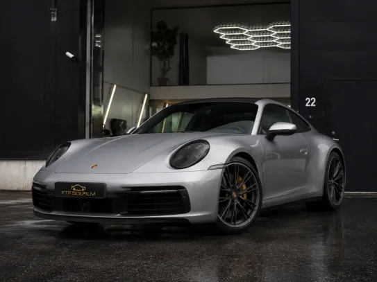 Silver Porsche med tonade lyktor hos FTF Solfilm i Stockholm och Haninge