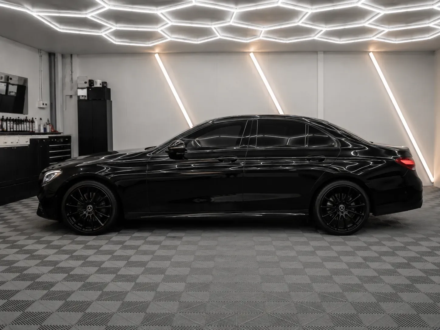 Tona rutor med solfilm i Stockholm på Mercedes-Benz hos FTF Solfilm